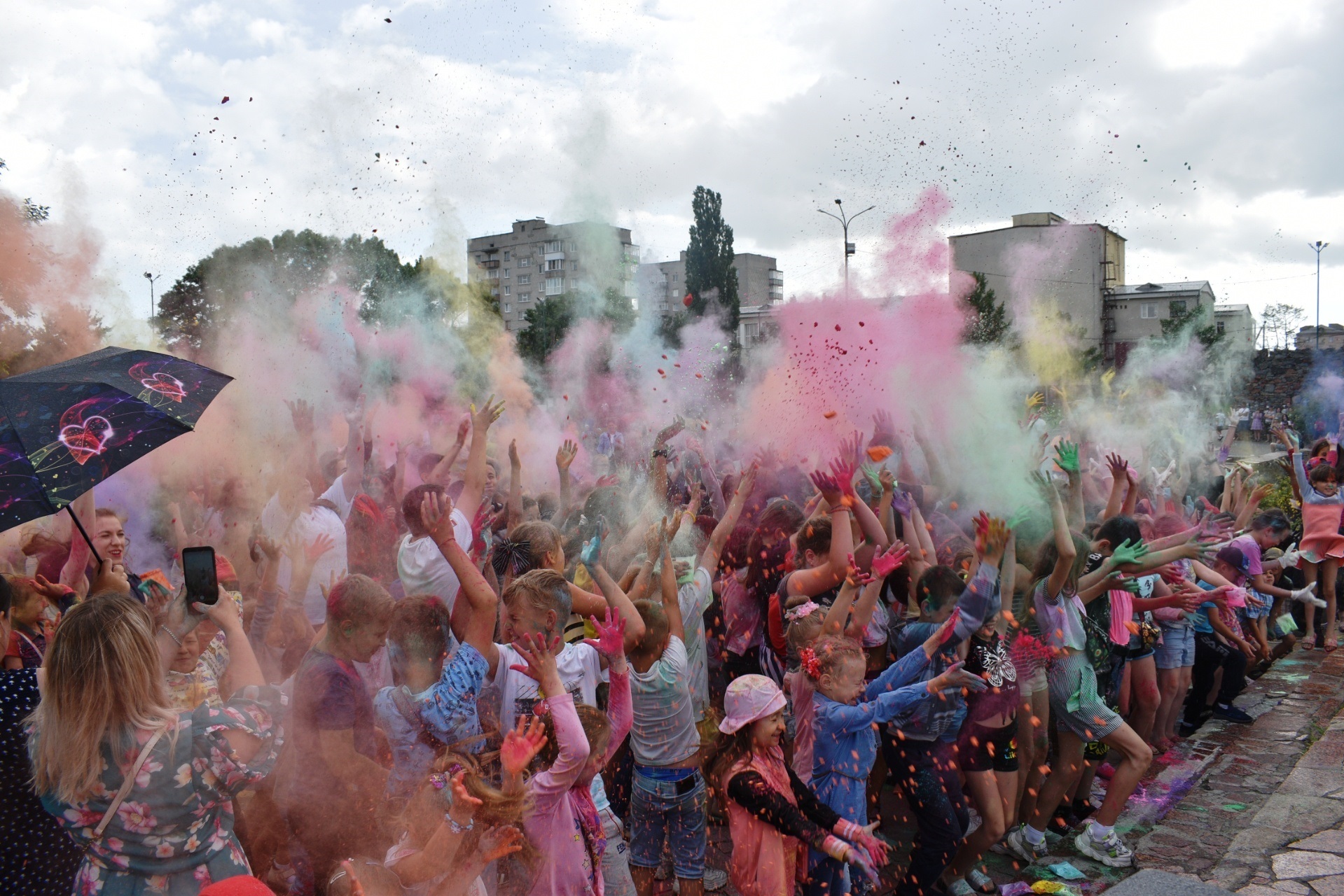 В День молоді на території Фортеці відбулось різнобарвне свято фарб