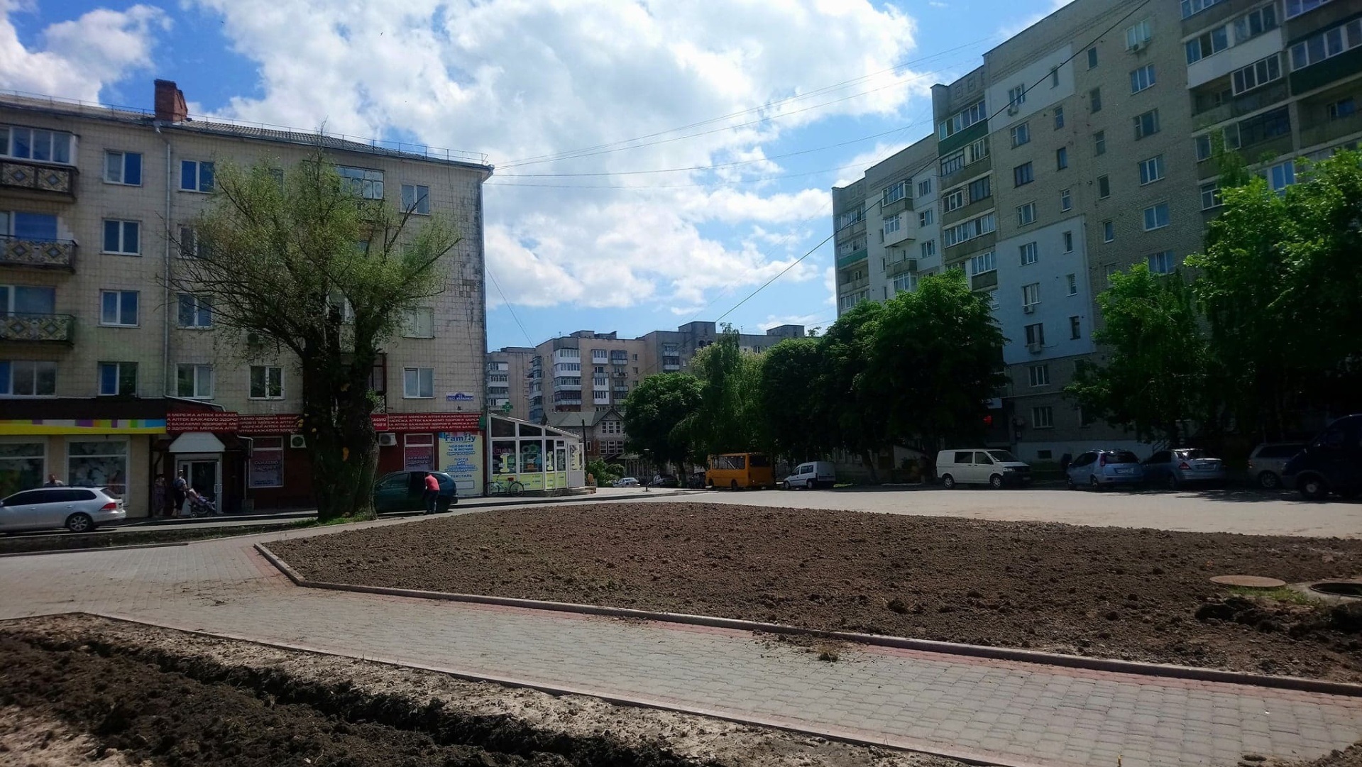 На території Новоград-Волинської міської ТГ продовжуються заходи з благоустрою