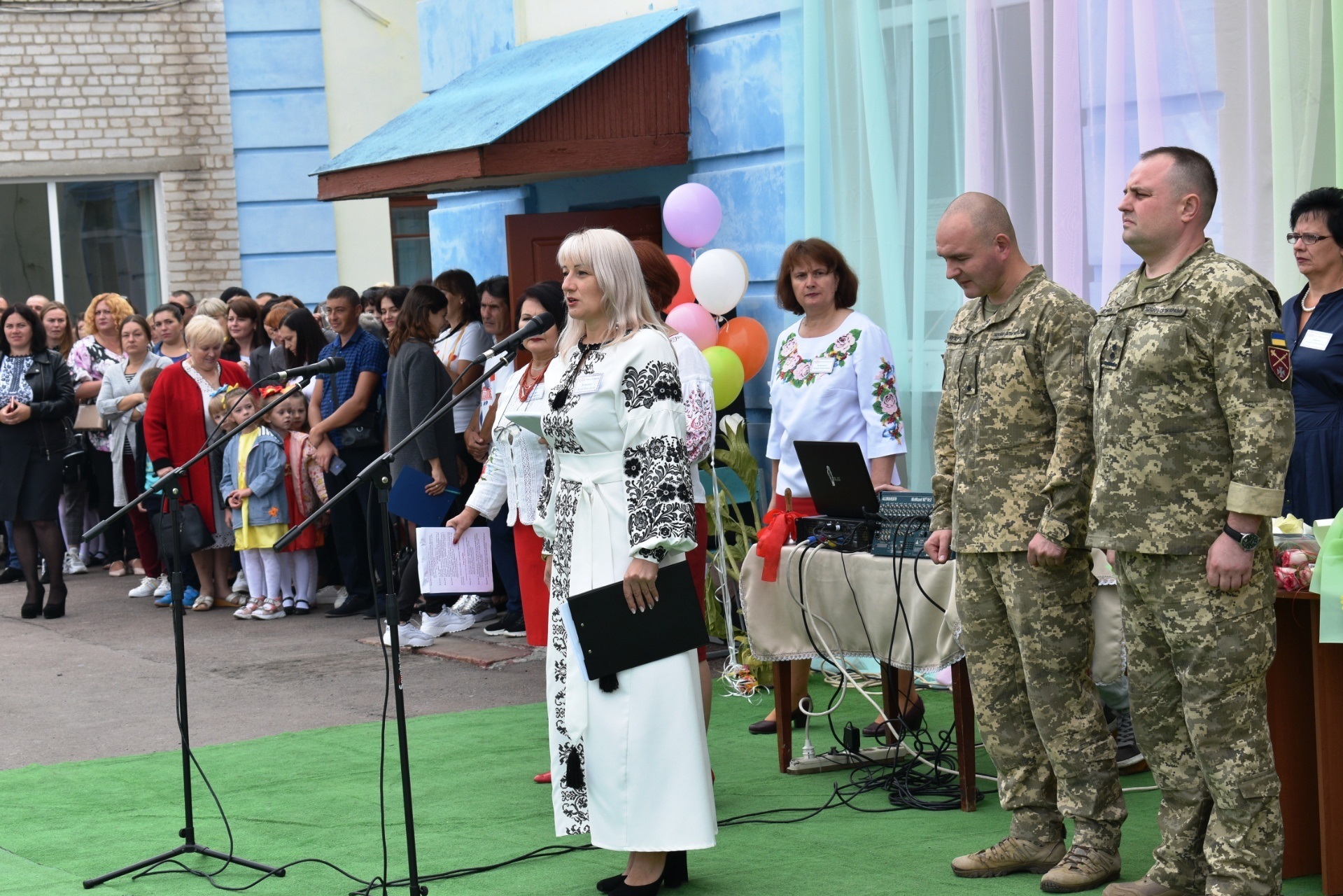 Новоград-Волинська загальноосвітня школа І-ІІІ ступенів №9 
відсвяткувала 100-річний ювілей