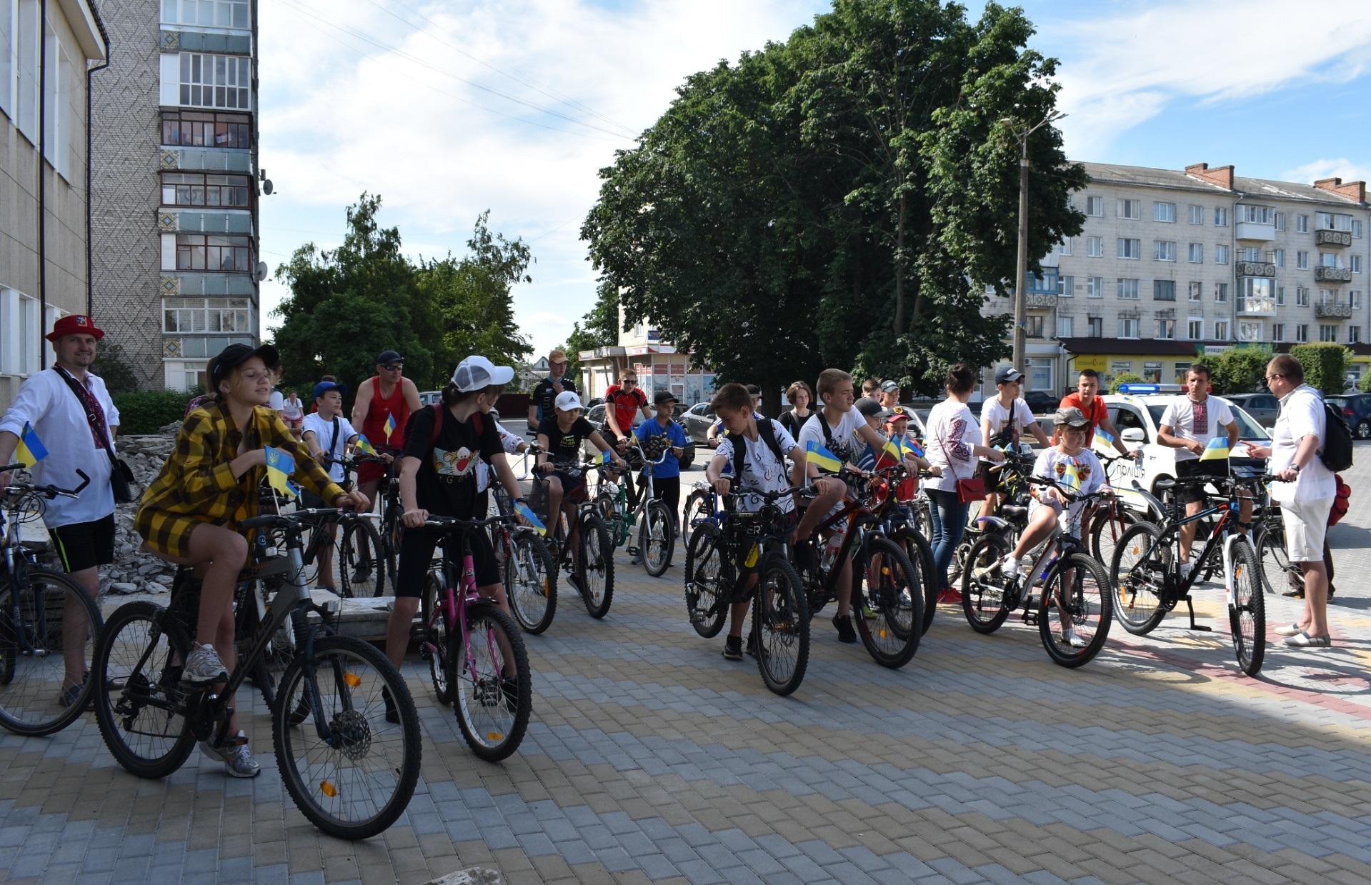Велопробіг у вишиванках з нагоди Дня Конституції України
