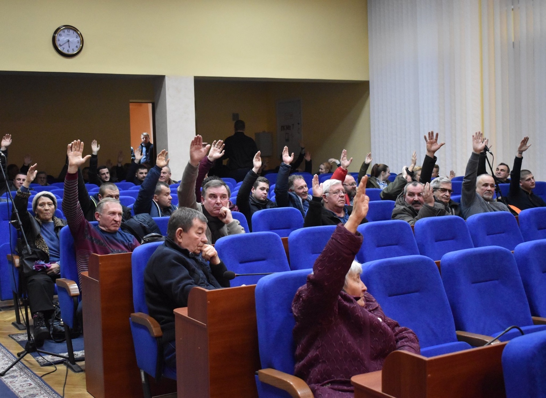 На громадських слуханнях не підтримали поділ земельної ділянки на міському стадіоні «Авангард» (оновлено)