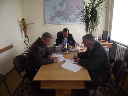 У Новограді-Волинському підписано чергові Угоди на підтримку мікропроектних пропозицій ОСББ