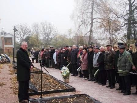У Новограді-Волинському після реконструкції відкрили військове меморіальне кладовище