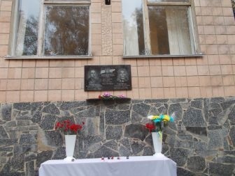 У Новоград-Волинській СШ №4 відбулося урочисте відкриття меморіальної дошки Миколі Лісовському та Олександру Гордійчуку