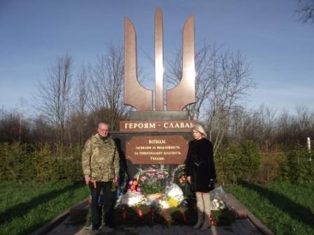 У Новограді-Волинському вшанували пам’ять загиблих в зоні АТО воїнів та поклали квіти до пам’ятника «Героям України»