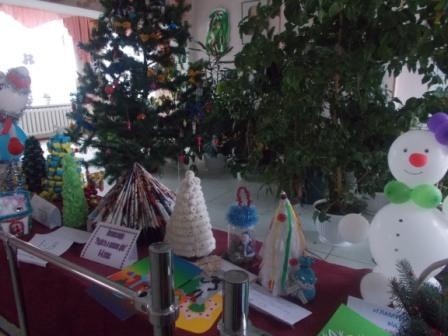У Новоград-Волинській СШ №4 готуються до новорічних свят