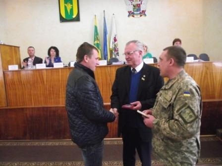 Під час засідання виконавчого комітету міської ради вручено медалі „Захиснику Вітчизни