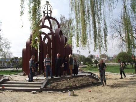 Міський голова Віктор Весельський оглянув хід виконання робіт з благоустрою території прилеглої до пам’ятного знаку „Жертвам Чорнобиля“