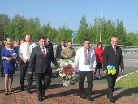 Міський голова Весельський Л.В. прийняв участь у мітингу та покладанні квітів до Меморіалу пам’яті на території Новороманівської сільської ради