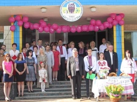 Міський голова Віктор Весельський привітав школярів та випускників гімназії зі святом останнього дзвоника