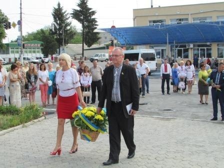 У Новограді-Волинському відбувся урочистий мітинг та покладання квітів з нагоди 20-ї річниці Конституції України