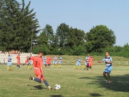 У Новограді-Волинському вперше відбулася футбольна гра між ФК “Звягель” та ФК “Авангард”