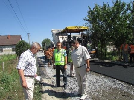 У Новограді-Волинському продовжуються роботи з капітального та поточного ремонту міських доріг