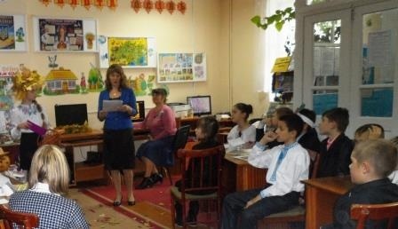У центральній дитячій бібліотеці відбулося засідання «Багата осінь щедрими дарами»