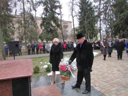 З нагоди Дня Гідності і Свободи у Новограді-Волинському відбулися мітинг та покладання квітів