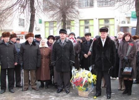 Мітинг та урочисте покладання квітів з нагоди 73-ї річниці визволення міста Новограда-Волинського від фашистських загарбників