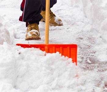 Для розчищення від снігу доріг і тротуарів міста Новограда-Волинського задіяно 7 одиниць снігоприбиральної техніки