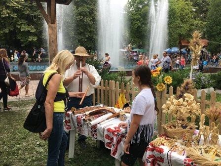 У парку культури і відпочинку розмістилося «Містечко майстрів»