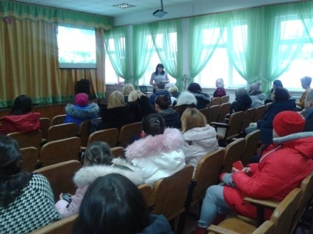 Працівники Новоград-Волинського міського центру соціальних служб для сім’ї, дітей та молоді взяли участь у батьківських зборах ЗОШ № 8