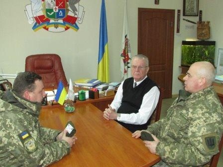 Міський голова Віктор Весельський провів робочу зустріч з новопризначеним командиром військової частини А3814