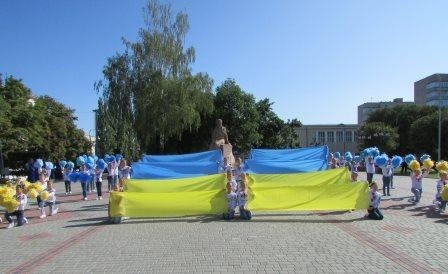 В Новограді-Волинському відбулась урочиста церемонія підняття Державного Прапора України