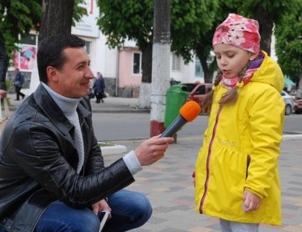 В Новограді-Волинському пройшла акція «Святковий мікрофон» з нагоди відзначення Дня матері