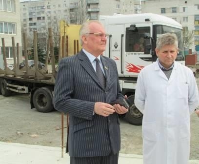 Очільник міста перевірив хід підготовчих робіт на будівельному майданчику хірургічного корпусу