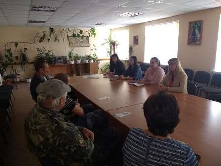 В Новоград-Волинському міському центрі соціальних служб для сім’ї, дітей та молоді з умовно засудженими було обговорено основні конституційні норми, які захищають права людини