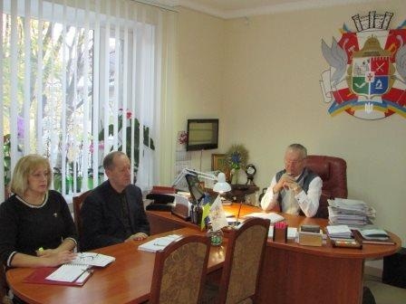 Новоград-Волинський: щотижневі оперативна та апаратна наради