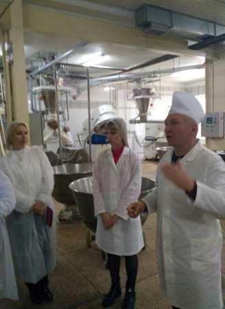 Посадовці та керівники ЗЗСО міста відвідали ПАТ “Новоград-Волинський хлібозавод”