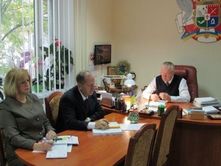 Новоград-Волинський: щотижневі оперативна та апаратна наради
