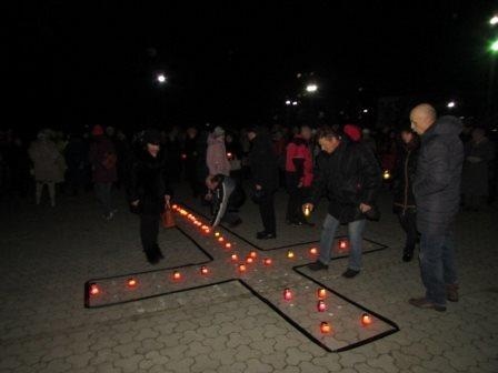 До Дня пам’яті жертв голодоморів у Новограді-Волинському відбулась загальноміська акція “Запалимо свічку пам’яті”