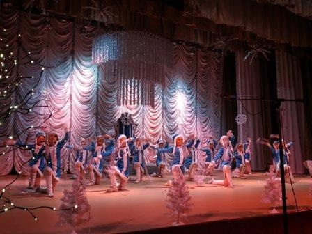 Під патронатом міського голови відбулася благодійна новорічна вистава народного молодіжного театру
