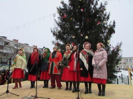 У Новограді-Волинському урочисто відкрили головну новорічну ялинку