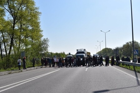 Мешканці Новограда-Волинського перекрили трасу міжнародного значення Київ-Чоп