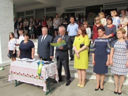 У школах Новограда-Волинського пролунав останній дзвоник