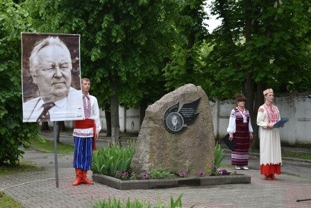 У Новограді-Волинському відбувся мітинг-реквієм з нагоди 90-річчя від дня народження Б.Г. Шарварка