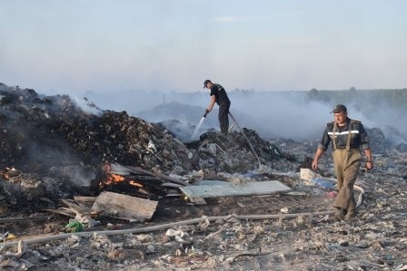 У Новограді-Волинському ліквідовують загоряння на полігоні ТПВ