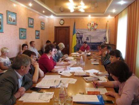 Над питаннями 13-ї сесії Новоград-Волинської міської ради працювали члени постійної комісії з питань містобудування, архітектури та земельних відносин