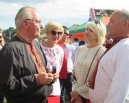 Делегація з міста Новограда-Волинського взяла участь у обласному святі народної творчості «Маківка літа»
