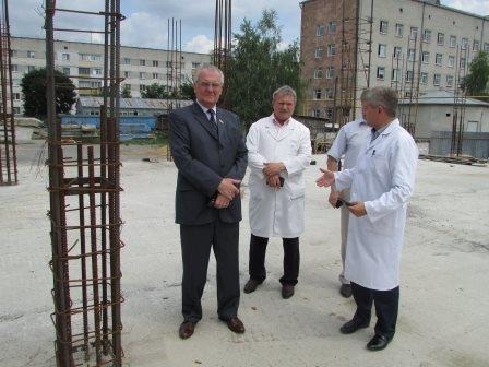 Очільник міста відвідав будівельник майданчик хірургічного корпусу