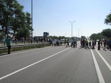 Перекриття руху на автотрасі Київ-Чоп по причині забруднення річки Случ