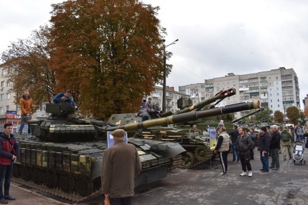 Виставка зразків озброєння військової техніки 30-ї окремої механізованої бригади ім. князя Костянтина Острозького