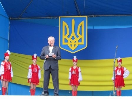 У Новограді-Волинському урочисто замайорів синьо-жовтий стяг
