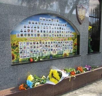 Час не лікує… У Новограді-Волинському вшанували пам’ять загиблих в Іловайському котлі
