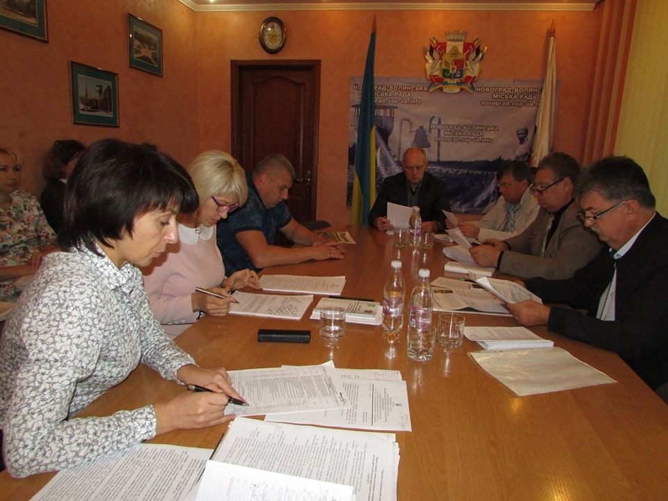Новоград-Волинський: на засіданні постійної комісії міської ради з питань міського бюджету та комунальної власності