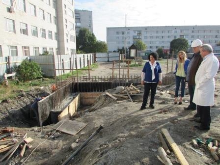 Продовжуються роботи з будівництва хірургічного корпусу Новоград-Волинського міськрай ТМО