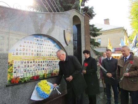 До Дня захисника України відкрили пам’ятний знак воїнам, які віддали життя за волю України