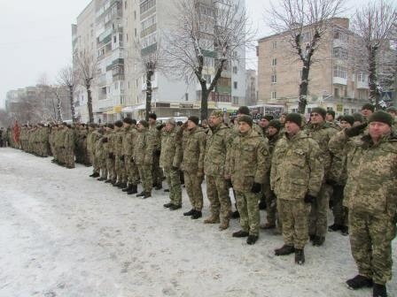 На головній площі Новограда-Волинського зустрічали воїнів АТО