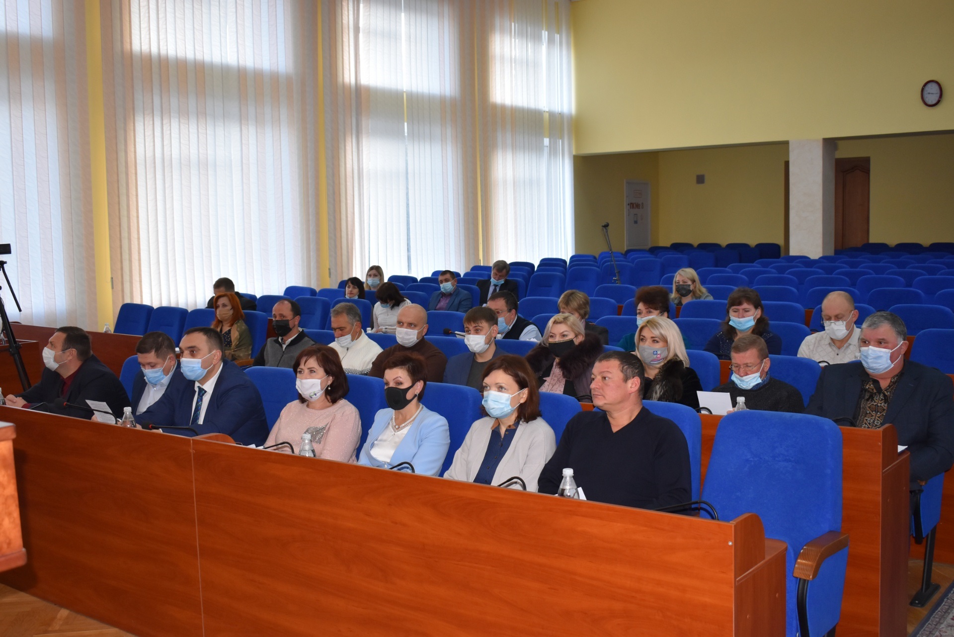 Члени виконавчого комітету міської ради восьмого скликання зібрались на своє перше засідання